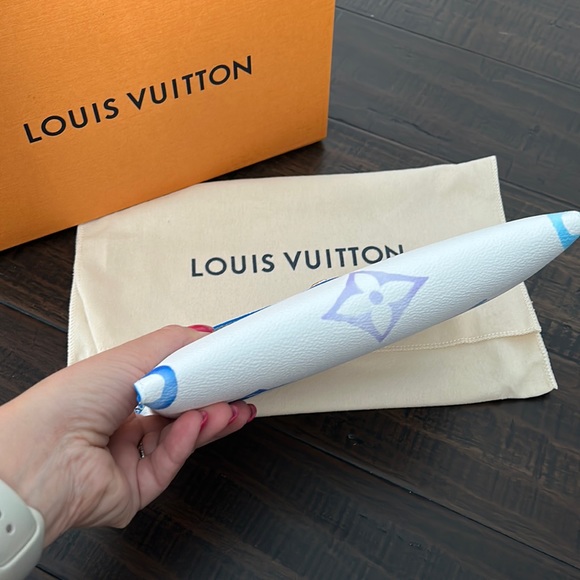 Brand new LV Kirigami pouch - Picture 2 of 7